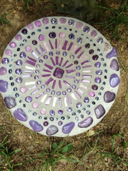 Garden Stepping Stones: 30 Beautiful Ways To Decorate Your Garden