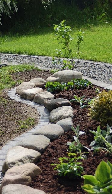 stone edging + gravel.driveway ideas gravel driveway