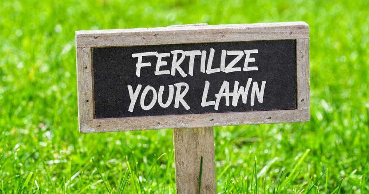 Sign reminding you to fertilize your lawn